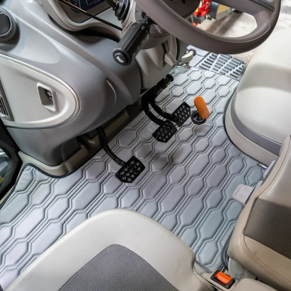 CabMat for Deutz-Fahr 7 TTV – full cab view
